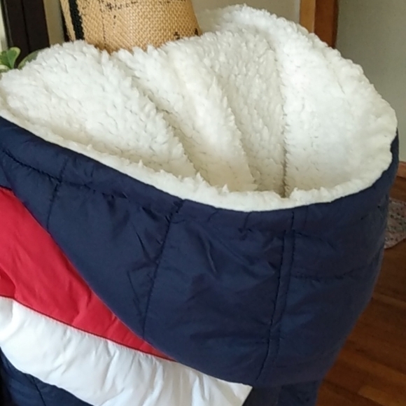 Reebok Sherpa Fur Hood Quilted Puffer Jacket - Chevron Red White & Navy Blue - Picture 5 of 8